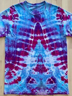 Gildan Unisex Blood in Water Tie Dye T-Shirt size Medium Ice Dye Blue Fuchsia